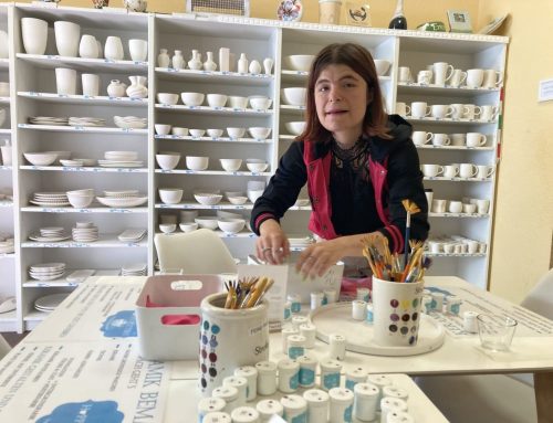 Keramikmalstudio Happy Pottery bietet betrieblich integrierten Werkstattplatz